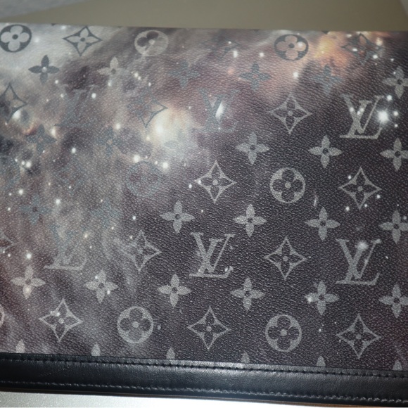 RARE galaxy Louis Vuitton pouch - Picture 3 of 5